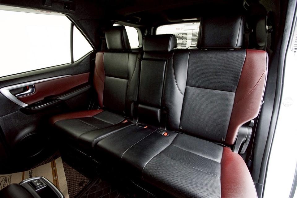 รหัสรถ  1E206 FORTUNER 2.8 LEGENDER BLACK TOP 2WD