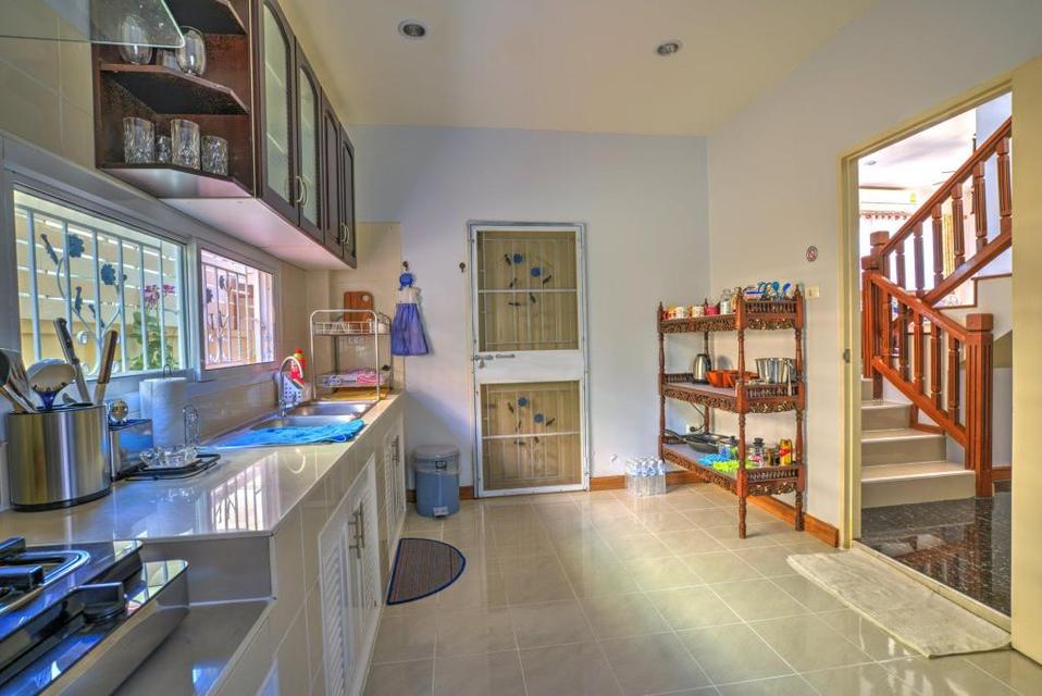 🏡🌟 ให้เช่าบ้านเดี่ยว 2 ชั้นหลังใหญ่ ทำเลดี เดินทางสะดวก ใกล้ร้านสะดวกซื้อ ตลาด และห้างสรรพสินค้า เหมาะสำหรับอยู่อาศัยหรือครอบครัวใหญ่ 4