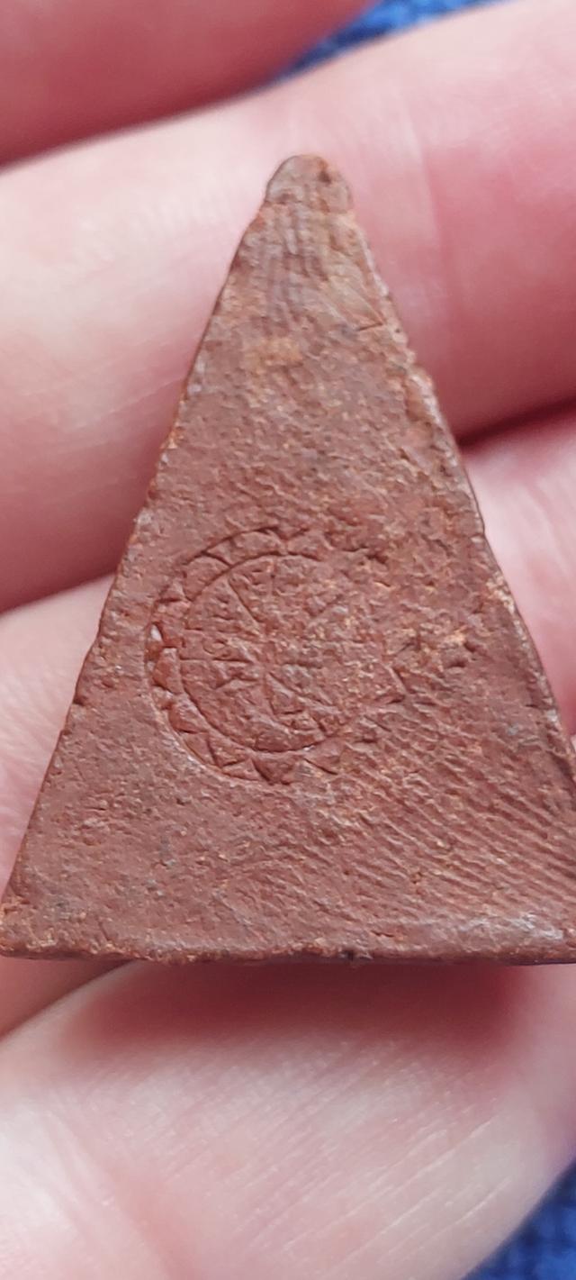 พระนางพญาพิมพ์เข่าโค้ง หลังยันต์ดวง ปี2514 รูปที่ 8