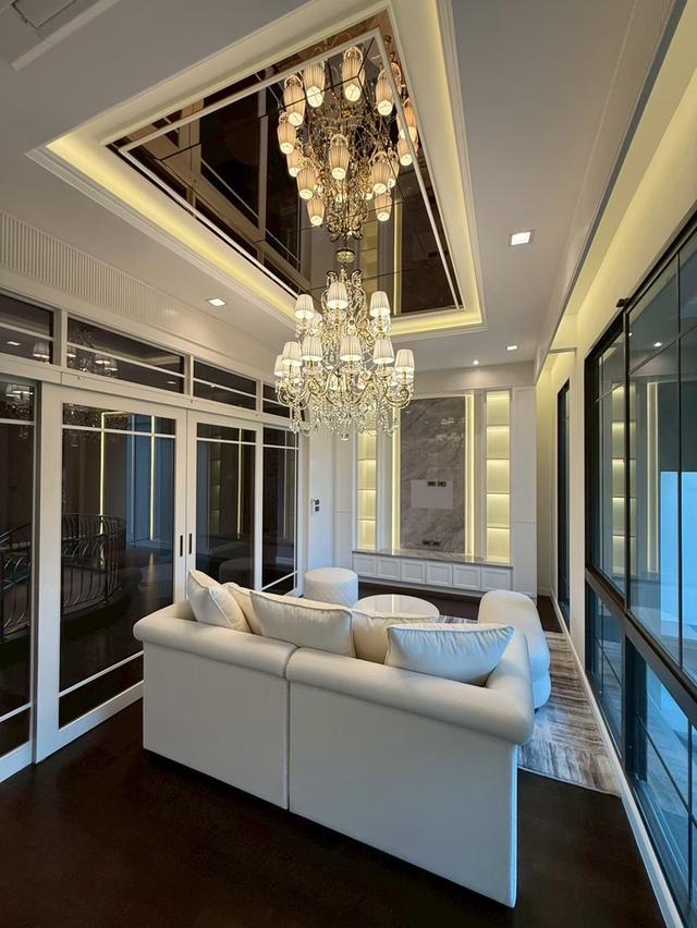 ขายหรือให้เช่าบ้านเดี่ยวสุดหรู 2 ชั้น แกรนด์บางกอกบูเลอวาร์ด กรุงเทพกรีฑา เลี้ยงสัตว์ได้ ตกแต่งจัดเต็ม คลองสามประเวศ เขตลาดกระบัง 11