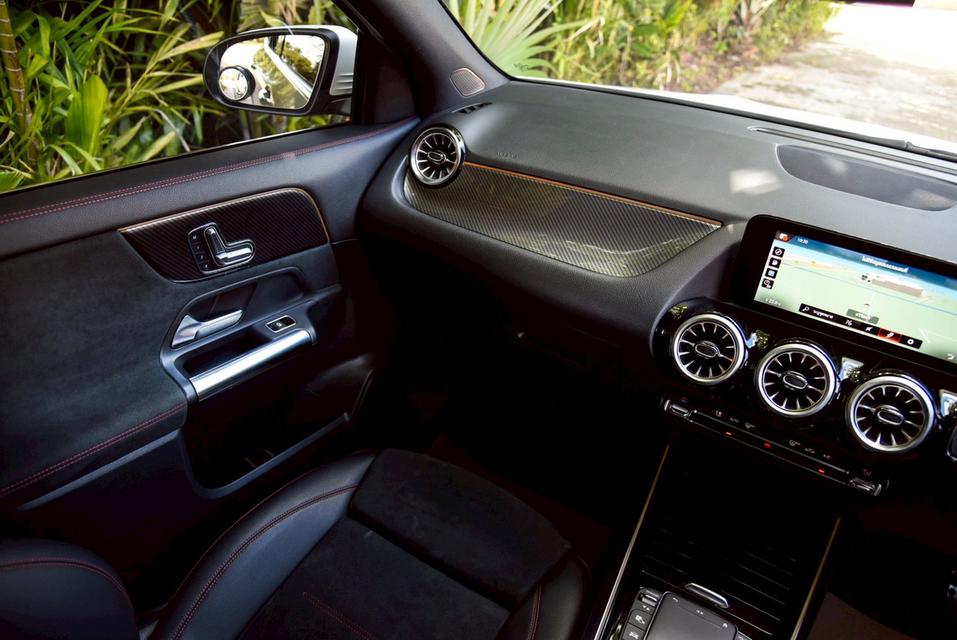 Benz GLA200 1.3 AMG Dynamic W247 AT 2022 8