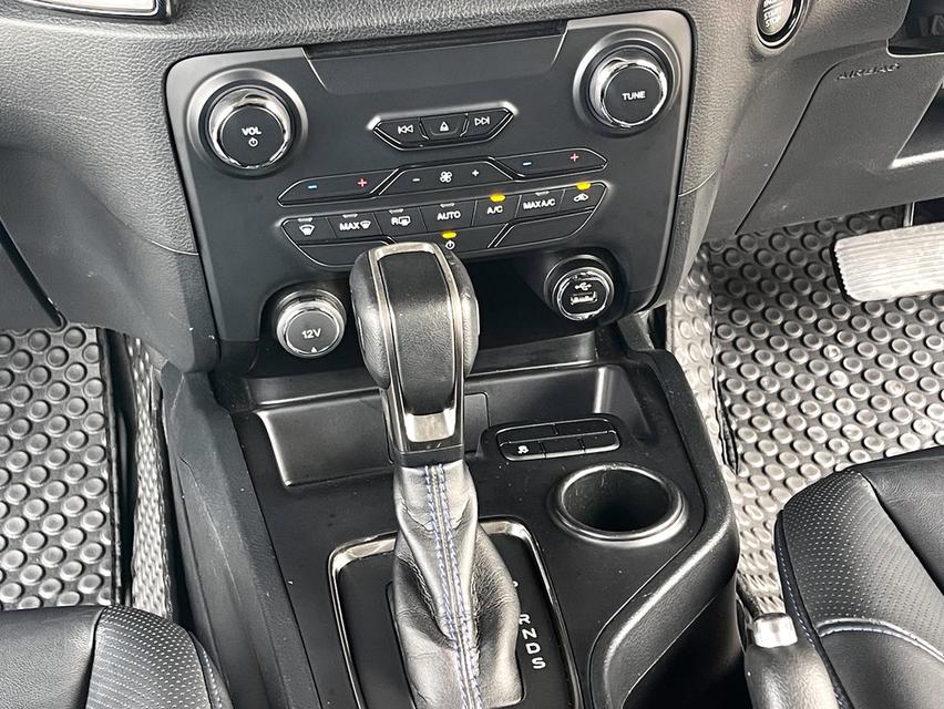 Ford Everest 2.0Turbo Sport ปี20 10