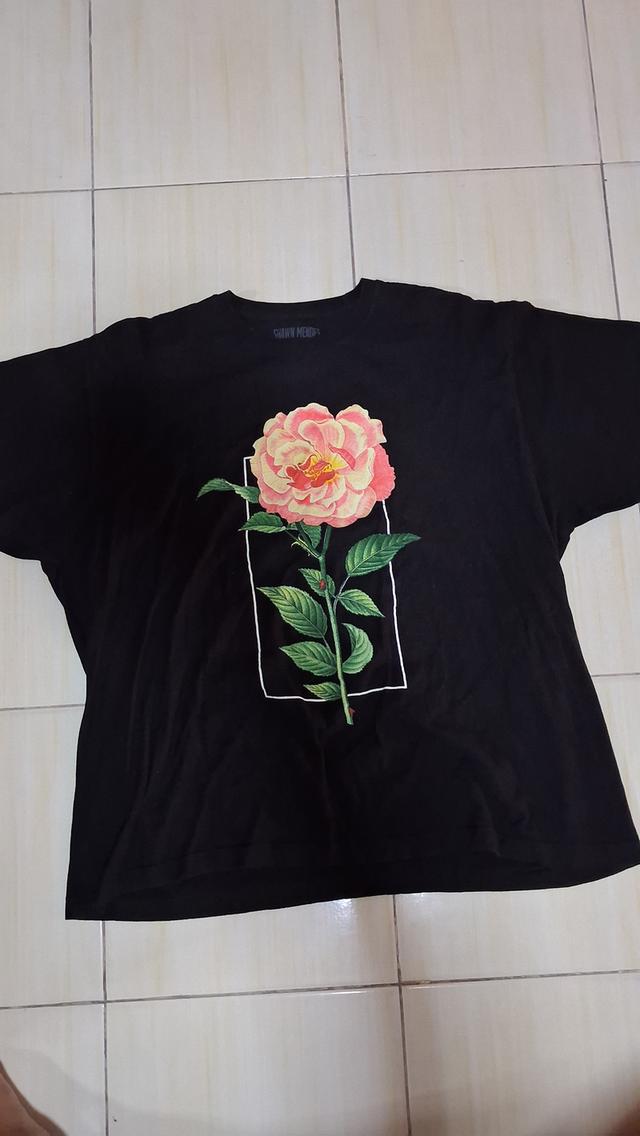 เสื้อยืดวินเทจมือสอง สีดำ Vintage 2019 Shawn Mendes The Tour Concert T-Shirt Unisex XLarge Flower Graphic มือสองสภาพดี ลายสกรีนสวยสไตล์เสื้อทัวร์ รูปที่ 1