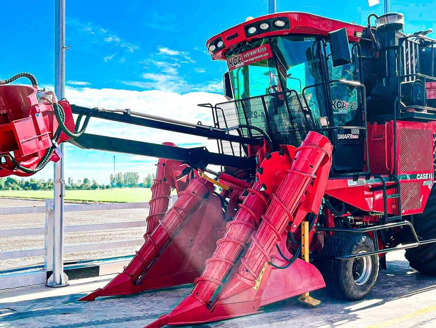 ส่งต่อรถตัดอ้อย Case iH รุ่น A 8000 (A-21) ปี 2013