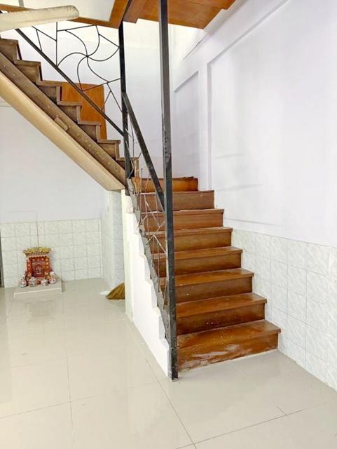 ตลาดสดเทศบาลเมืองพระประแดง 160 ม.ให้เช่าบ้านทาว์เฮาส์ 2 ชั้น 140 ตรม..18 ตร.วา 2 นอน .2 น้ำ บิ๊กซี สุขสวัสดิ์ 1.8 กม. 3