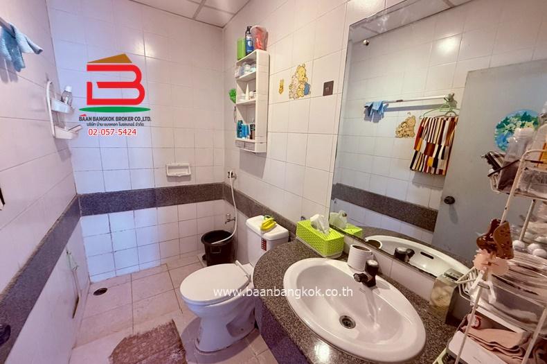 บ้านแฝด 2 ชั้น หมู่บ้านนันทนาการ์เด้น บางปลา 22 (ใกล้โรงพยาบาลจุฬารัตน์ 3 อินเตอร์) เนื้อที่ 36 ตรว. ตำบลบางปลา อำเภอบางพลี สมุทรปราการ 12