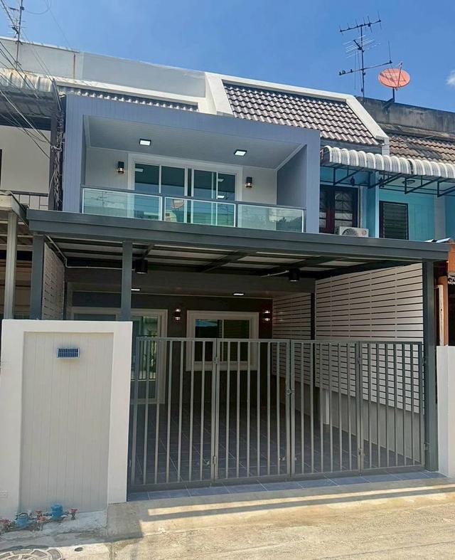 หมู่บ้านสวนทองวิลเลจ (ทำเลดีใกล้ท่าน้ำนนท์)ทาวน์เฮาส์ 2 ชั้น มีระเบียงด้านหน้า ตกแต่งใหม่พร้อมเฟอร์นิเจอร์ 2
