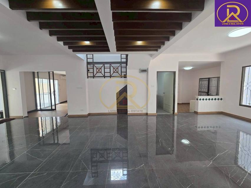 ขายถูกที่สุดในโครงการคันทรี่ ปาร์ค 1 รีโนเวทใหม่ทั้งหลัง พื้นที่ใช้สอยเยอะ พร้อมอยู่ ฟรีโอน ต.ห้วยกะปิ อ.เมืองชลบุรี จ.ช 3