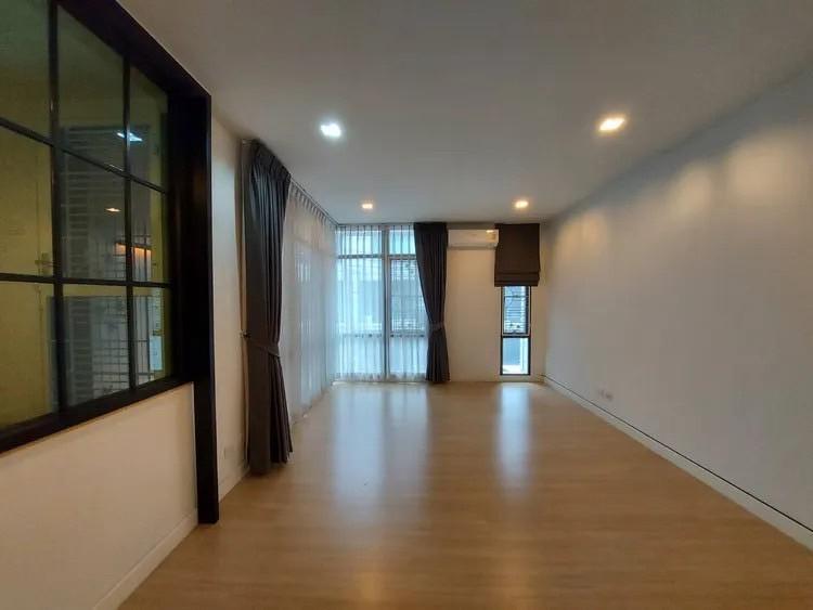 ให้เช่าทาวน์โฮม 3 ชั้น โครงการ PLEX BANGNA ติดถนนบางนา กม.5 ใกล้MEGAบางนา ใกล้ทางด่วน สนามบินสุวรรณภูมิ เหมาะอยู่อาศัย และทำ Office 3