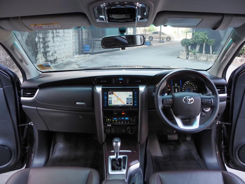 TOYOTA FORTUNER 2.4 V 4WD ปี 2019 10