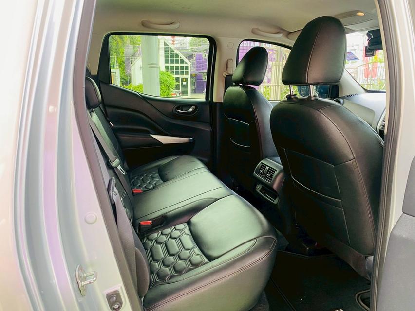 NISSAN NAVARA DOUBLE CAB VL 7AT 4WD ภายในเบาะหนังแท้ ปี 2022 รูปที่ 11