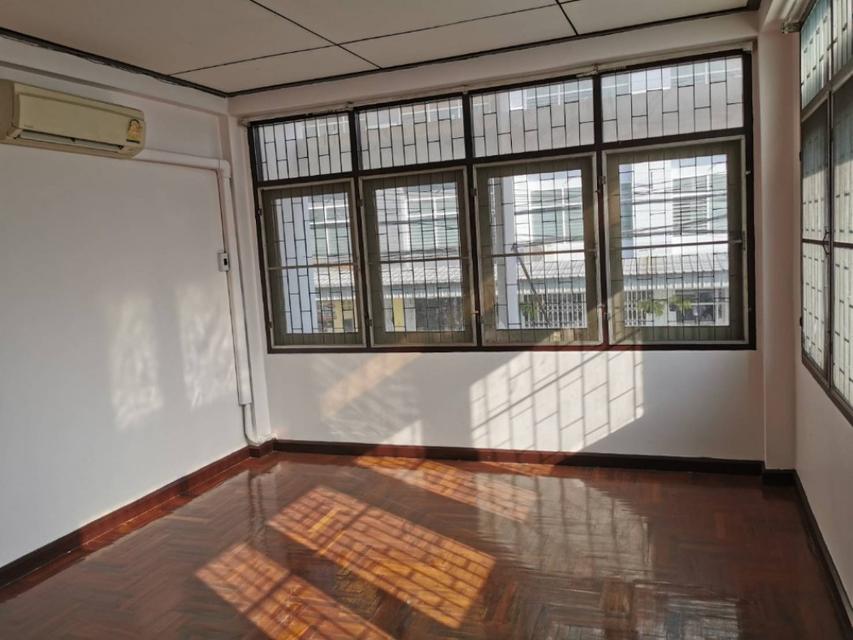 รูป ให้เช่าตึกแถวห้องมุม อาคารพาณิชย์ 3 ชั้น 1 คูหา ใกล้รถไฟฟ้าสายสีชมพู สถานีสนามบินน้ำ ID-13506 4