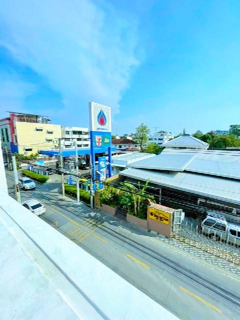 รร.นานาชาติรีเจ้นท์ 3.8 กม. ติดถนน MRT ห้วยขวาง 650 ม. อาคารสำนักงาน 4 ชั้น พร้อมออฟฟิศ ชั้น 3 พร้อมเฟอร์ 2 น้ำ 31 ตร.ม. 6