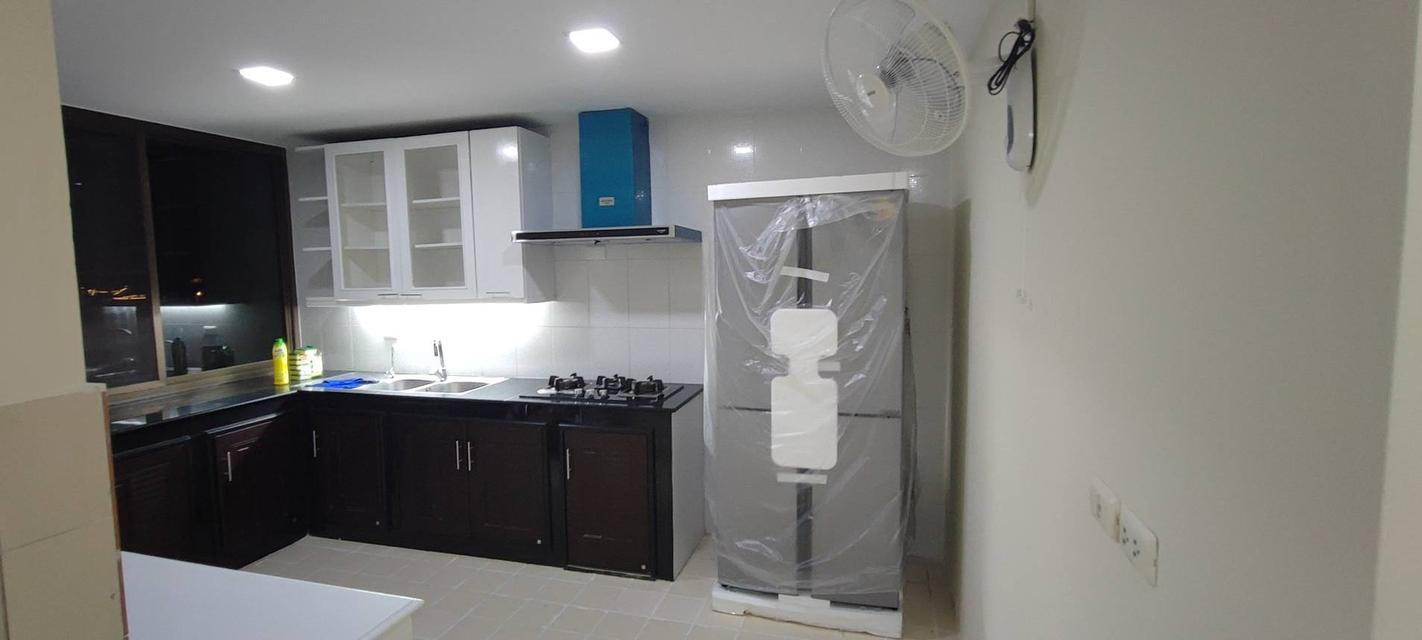 Luxury Condo  for rent now  3  Beds size room too big at sukhumvit soi 18 5