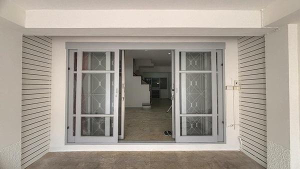 ขายทาวน์เฮ้าส์ 2 ชั้น ฟรีโอน หมู่บ้าน สิรีนเฮ้าส์ วัชรพล รีโนเวทใหม่ พร้อมอยู่ ใกล้ทางด่วนรามอินทรา โทร 086-3744534 2