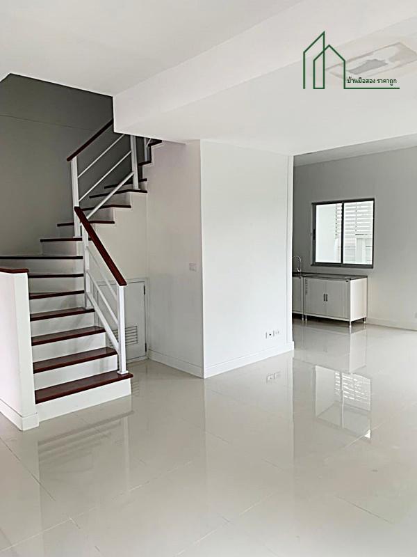 ทาวน์เฮาส์ 2 ชั้น  หลังมุม หมู่บ้านเดอะคอนเน็ค 22 ( มีนบุรี-รามอินทรา ) ถนนสุวินทวงศ์  5