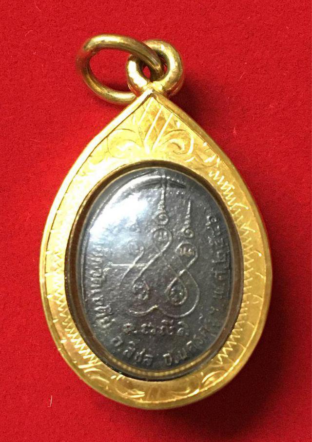 เหรียญเม็ดแตงไอ้ไข่วัดเจดีย์รุ่นแรกปี 2546 เนื้อทองแดงพร้อมเลี่ยมกรอบทองคำ 2