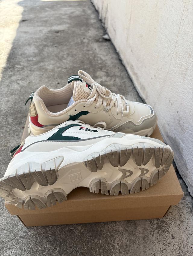 รองเท้ามือสองFileมือสอง รูปที่ 3