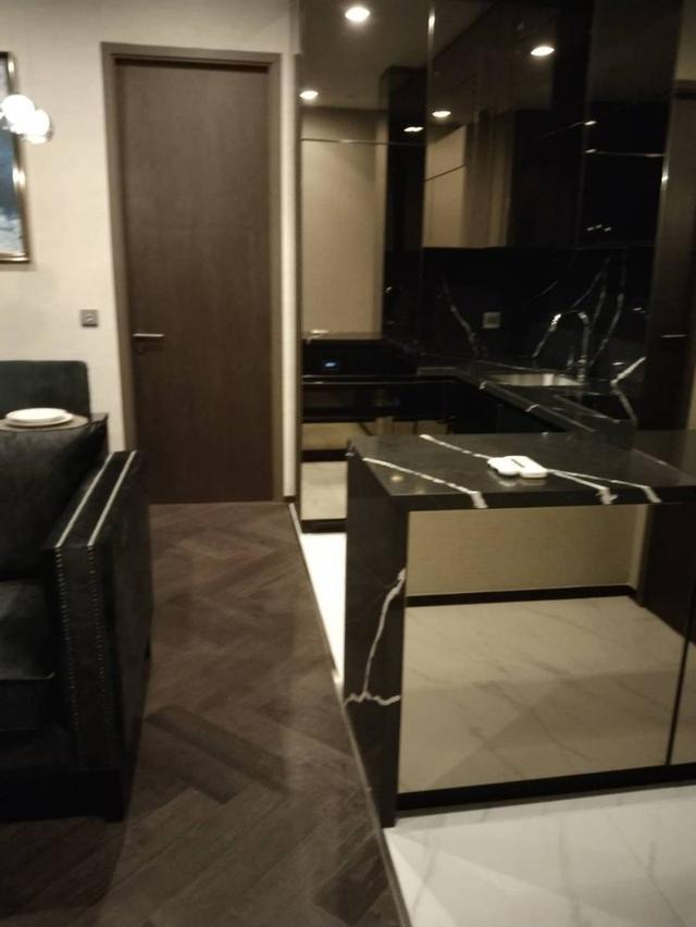 The Esse Sukhumwit 36 43 sqms 1 bedroom 24th floor Sale 15,900,000 baht Rent 50,000 / month Line ID : kingrice7 11