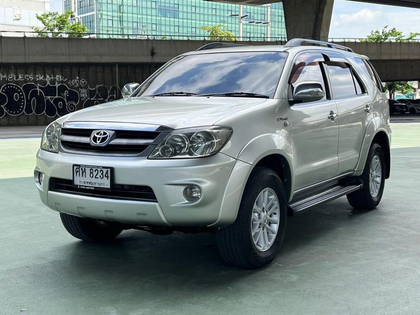 Toyota Fortuner 2.7 V 4WD Auto ปี 2005  2