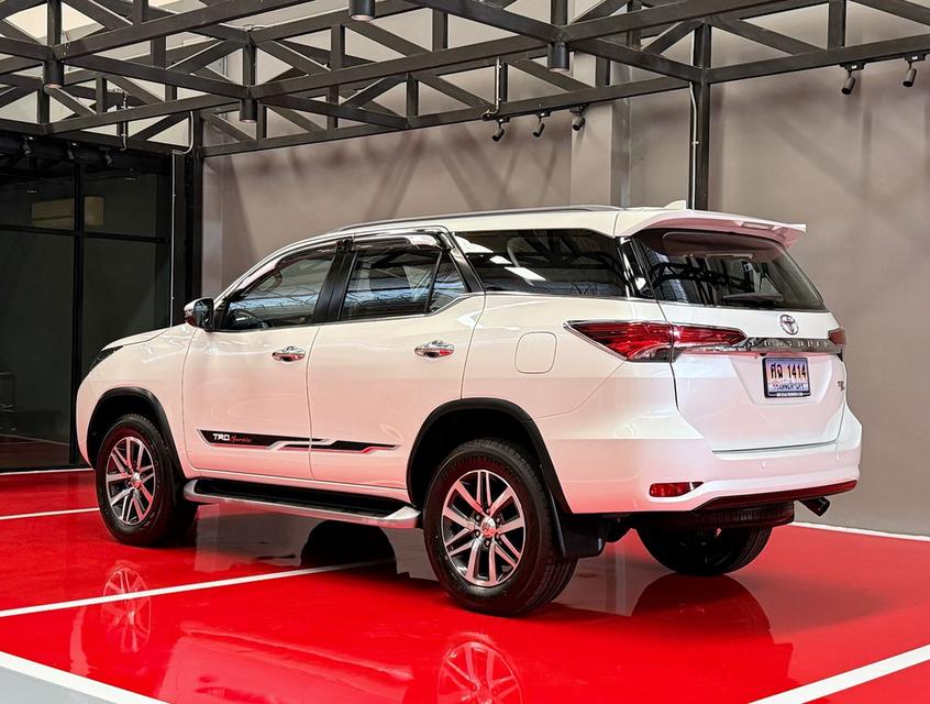 2020 TOYOTA FORTUNER 2.4V รถมือเดียวออกป้ายแดง รถวิ่งน้อย ประวัติศูนย์ครบ ไม่เคยมีอุบัติเหตุครับ 6