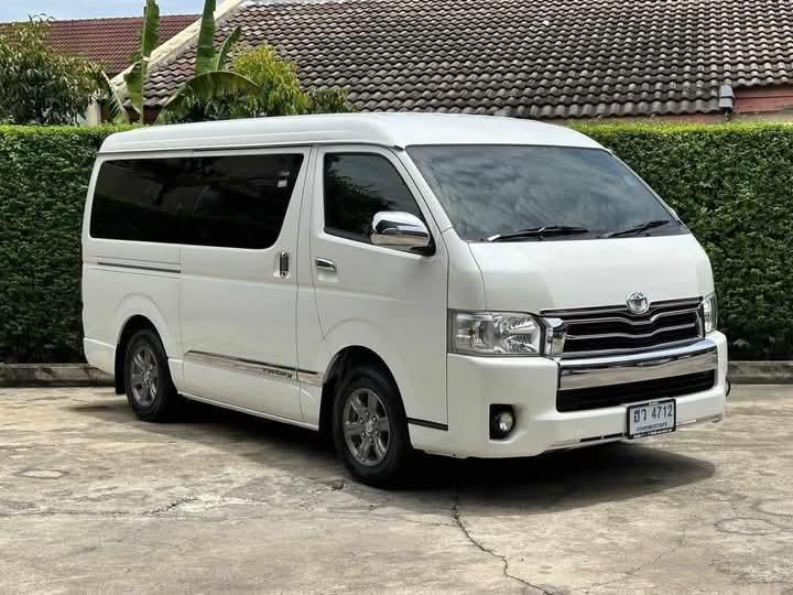 Toyota Ventury ปี 2016