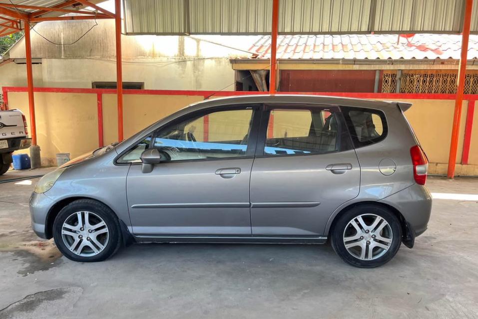 Honda Jazz ปี 2004 สีเทา 4