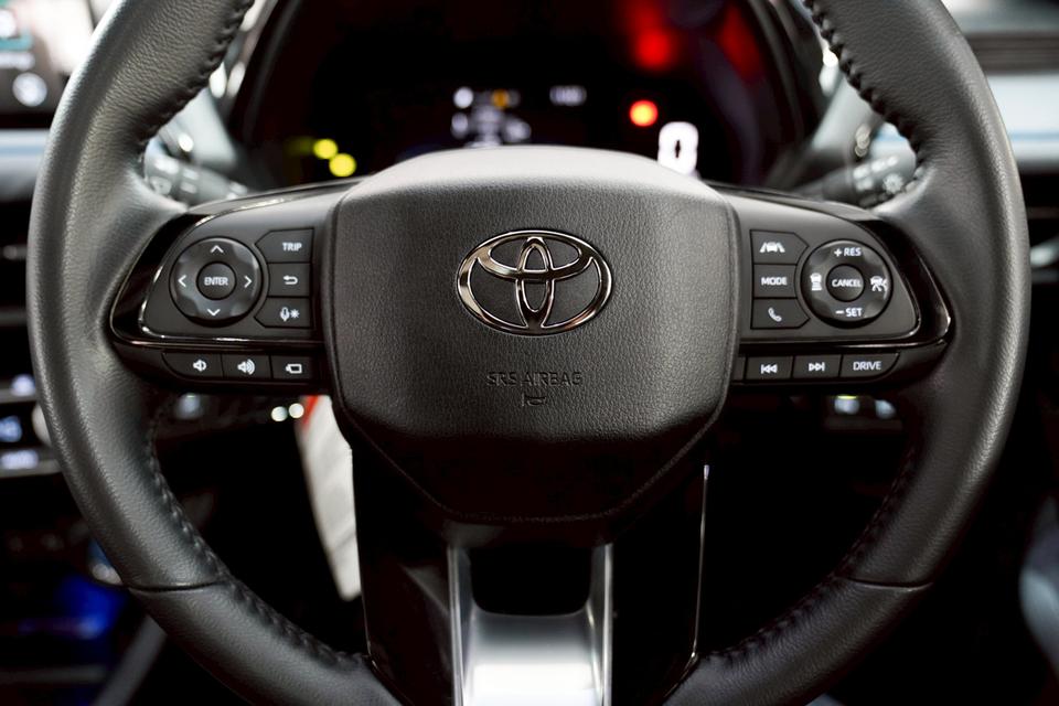 TOYOTA YARIS CROSS 1.5 HEV PREMIUM LUXURYAT ไมล์ 2 หมื่น โทร.0922639576 เอ๋ 8