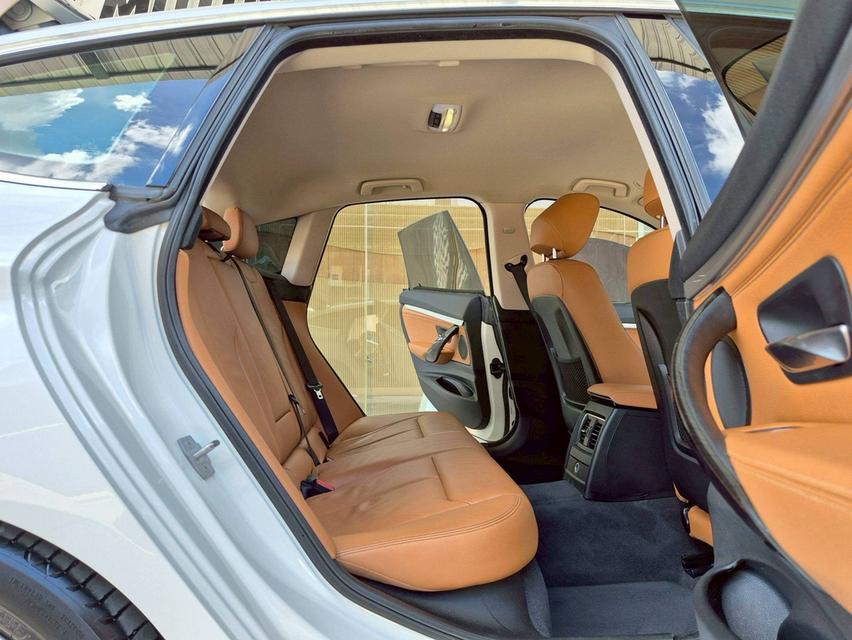 BMW 320D GT ปี20 13