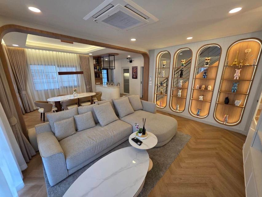 U1487 ให้เช่าบ้านเดี่ยว 2 ชั้น หมู่บ้าน Centro บางนา บ้านหรู พร้อมเฟอร์ในบ้าน ทำเลดีเดินทางสะดวกเข้าออกได้หลายทาง 2