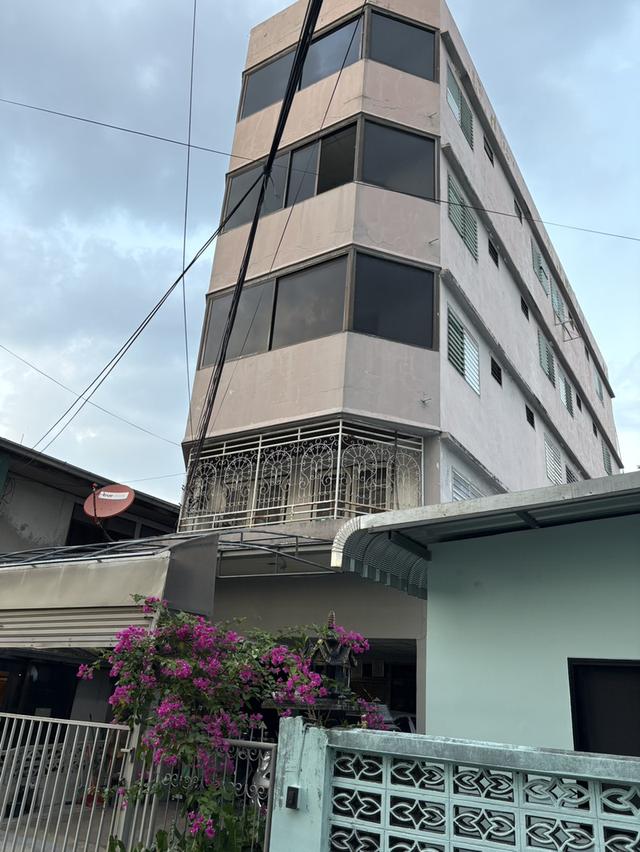ขายตึก 5 ชั้น  ที่ดินรวมทั้งหมด  100 ตร.วา ซ.เสือใหญ่อุทิศ (รัขดา36แยก3) 2