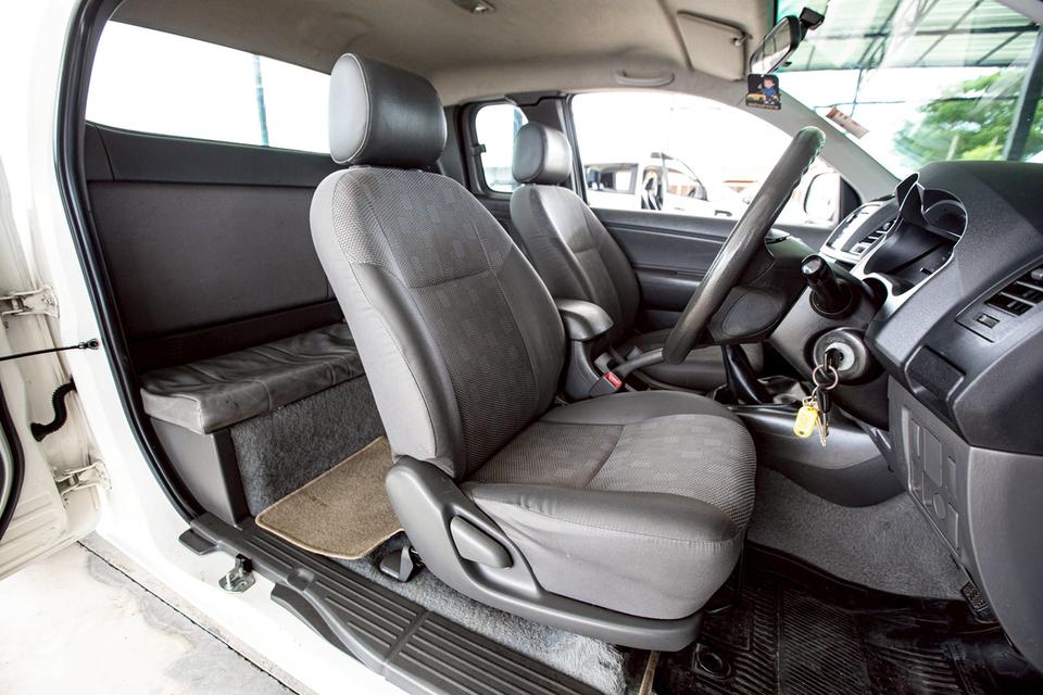 Toyota Vigo Champ SmartCab 2.5J ดีเซล เกียร์ธรรมดา ปี 2014  สีขาว มือเดียวป้ายแดง 12