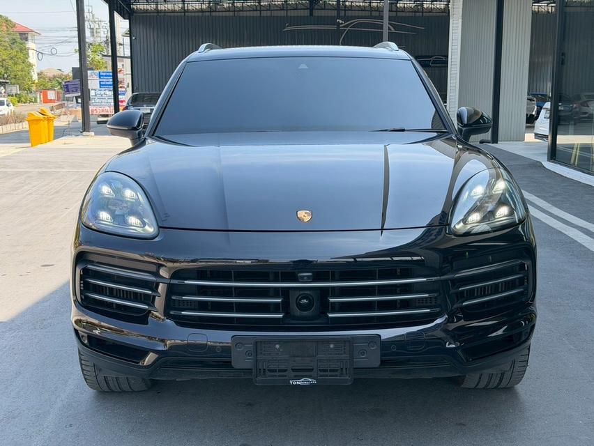 รหัสรถ KPV53 2021 Porsche Cayenne E-Hybrid SUV สีดำ ภายในแดง รูปย่อยที่ 3