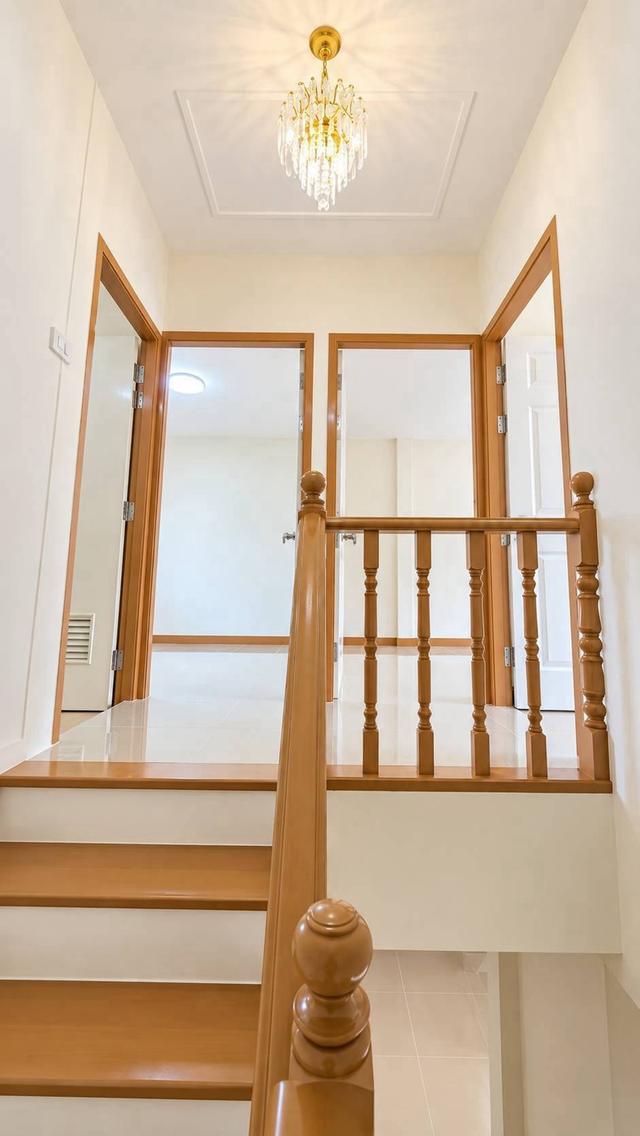 หมู่บ้านบัวทองธานี ฝั่งตรงข้ามสมบัติบุรีทาวน์เฮ้าส์  2 ชั้น  ตกแต่งใหม่พร้อมอยู่ เดินทางก็สะดวก 17