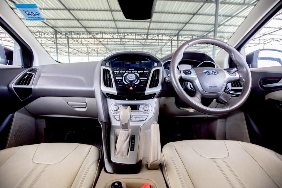 Ford Focus 2.0 Sunloof Sedan สีดำ ปี 2013 ขับดีมากๆ 11