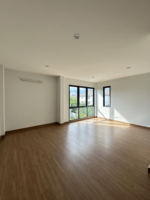 บ้านแฝด 3 ชั้น บ้านกลางเมือง ดิ อิดิชั่น ศรีนครินทร์-สวนหลวง  7