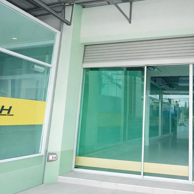 รพ.วิภาราม อมตะนคร 2 กม. นิคมอมตะนคร 500 ม. ปั้มบางจาก อาคารพาณิชย์ 4 ชั้น 3 นอน 1 น้ำ 352 ตร.ม.ทำเลศักยภาพเฟส 4 5