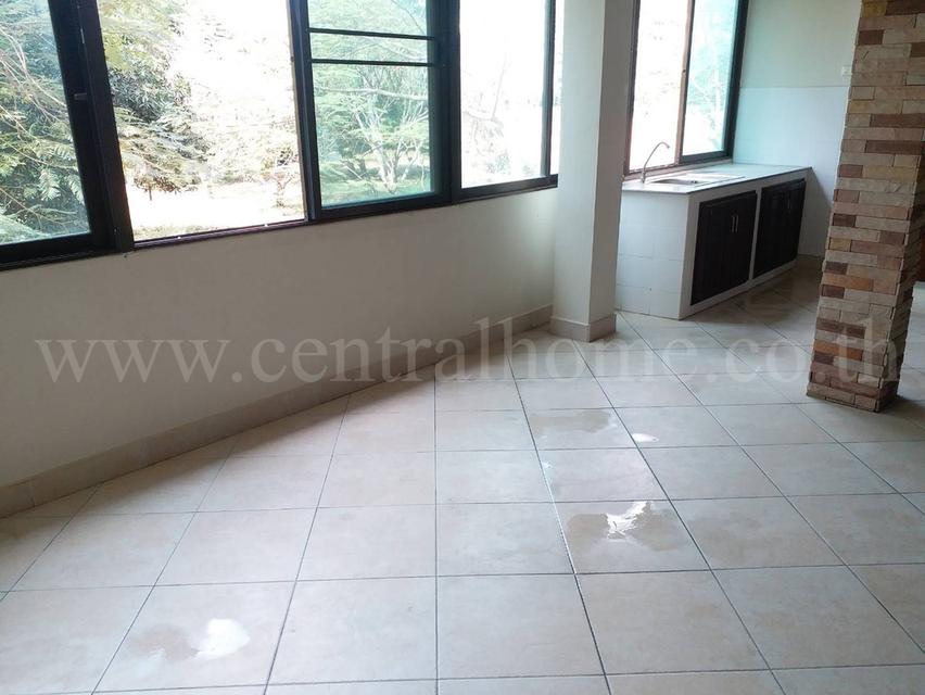 อาคารพาณิชย์ 3 ชั้น 3 คูหา บิ้วอินแล้ว ใกล้หาดจอมเทียน ชลบุรี  9