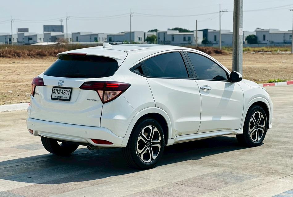 #HONDA HRV 1.8EL SUNRUFF TOP ปี2016 สีขาว เกียร์ออโต้ เครื่องเบนซิน  ราคา 409,000บาท 🌟ออกรถ5,000บาท🌟 ผ่อนนาน  84งวด  ผ่อน 8,008/72งวด  -ภายในเบาะหนั รูปที่ 6