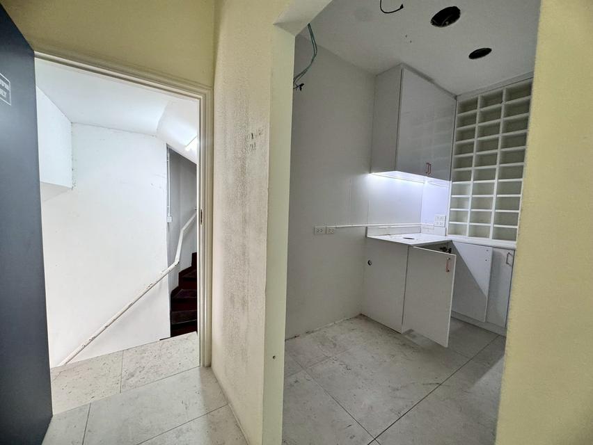 ให้เช่าพื้นที่สำนักงาน ซอยสุขุมวิท 55 (ทองหล่อ 13) ทำเลดีใกล้แหล่งธุรกิจ (N.1974) 9