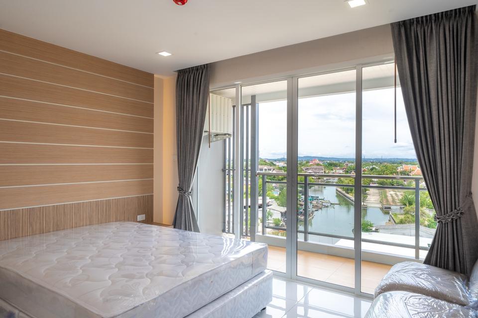 Whale Marina Condo Beachfront Najomtien 15