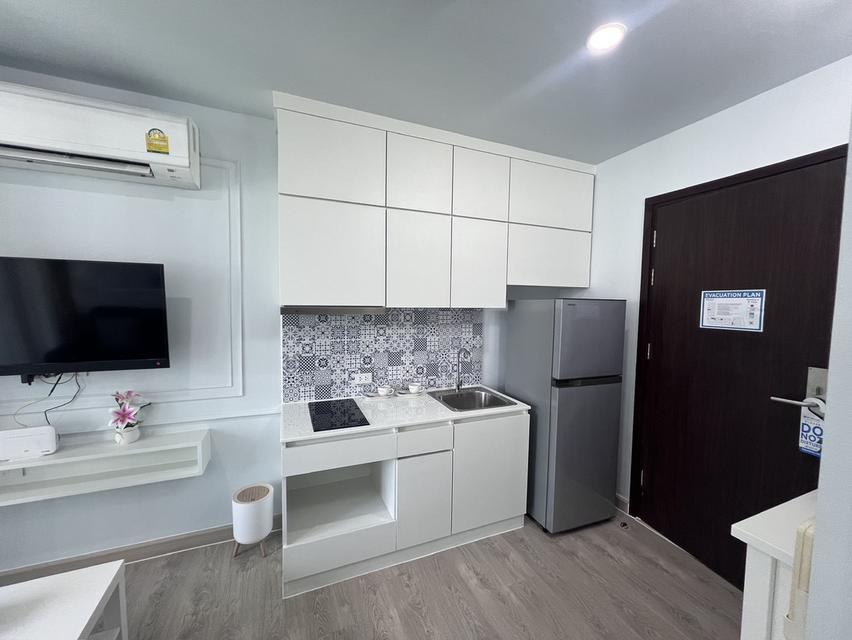Royally Condo with Pool View 4
