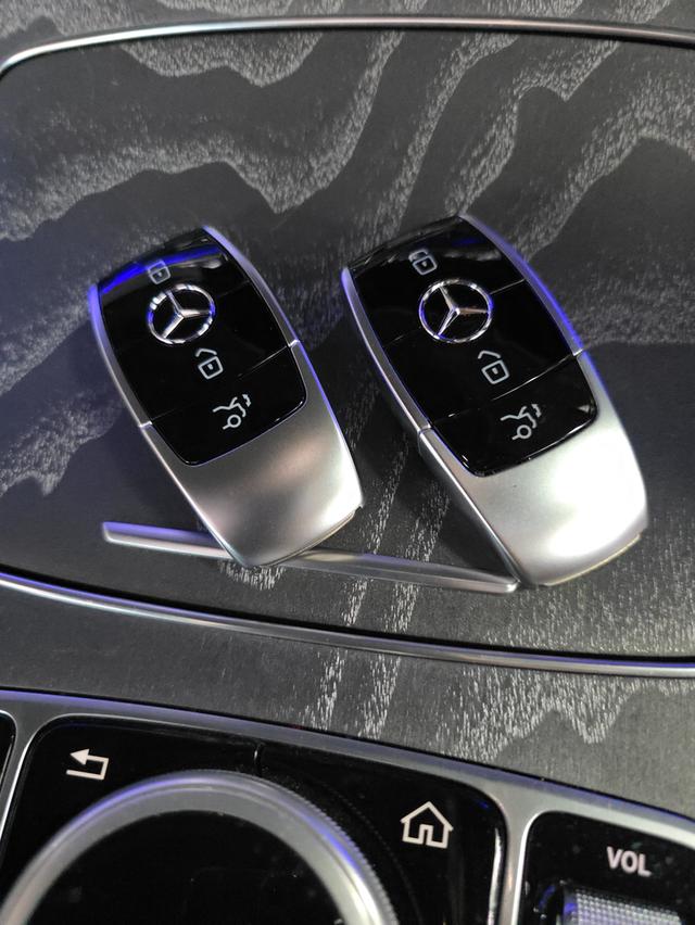 ขาย Mercedes-Benz CLS300d W257 AMG Premium Sedan เจ้าของขายเอง ไมล์น้อย ไม่เคยทำสี รูปที่ 4