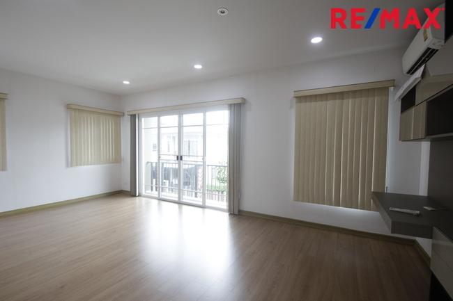 บ้านเดี่ยวภัสสรเพรสทีจเพชรเกษม ปิ่นเกล้า สาย4 บ้านใหม่ไม่เคยอยู่ ตกแต่งพร้อมเฟอร์ แอร์ สวนกว้าง 61.9วา ขายขาดทุน ต่อรองได้ 18