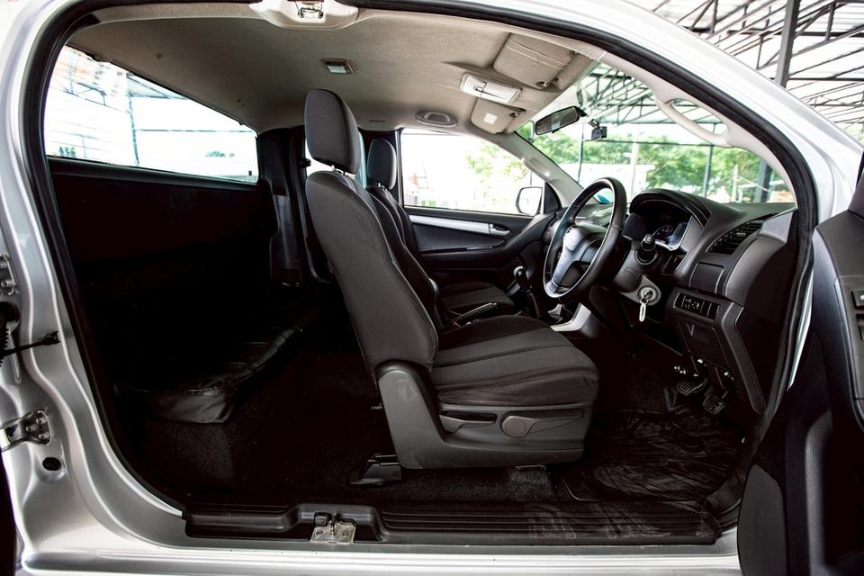 Isuzu D-Max Hi-Lander Cab 2.5 VGS Z ท๊อปปี2015 เกียร์ธรรมดา สีเทา 13