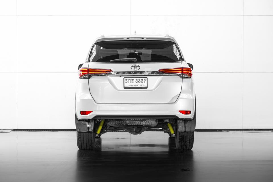 2016 TOYOTA FORTUNER 2.4 V 4WD SUV สีขาว ไมล์ 165303 กม. 6