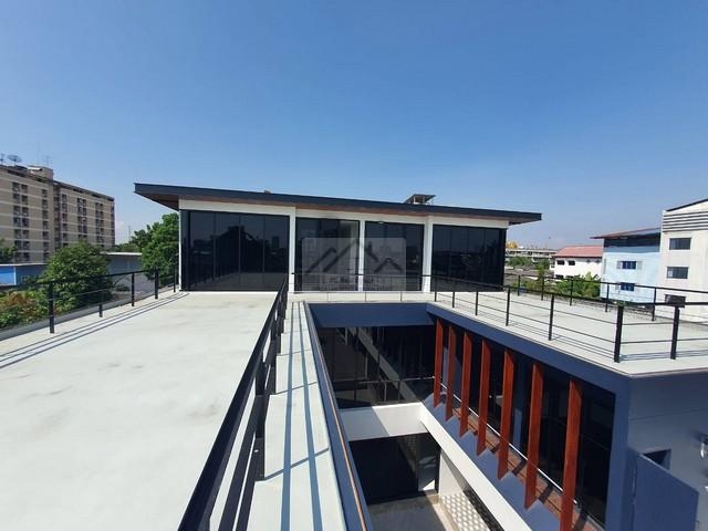 ให้เช่า Pool Villa 3 ชั้น Modern Luxury 250 ตรว. สุขุมวิท 62 มี Roof Top และสระว่ายน้ำกลางบ้าน ใกล้ทางด่วน 2 สาย, ใกล้ B 5