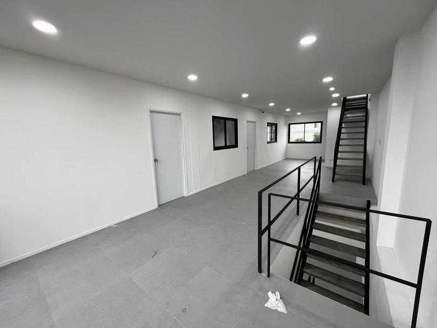 ให้เช่าอาคารสำนักงาน 3 ชั้นครึ่ง ซอยบางนา ตราด13 ใกล้เซ็นทรัลบางนา ใกล้ทางด่วนบางนา ที่จอดรถ 3 คัน เหมาะทำ Office สำนักงาน