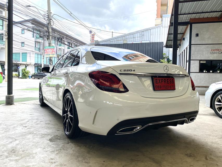 2019 MERCEDES BENZ C220d AMG Dynamic รถมือเดียว เบาะหนังแดง