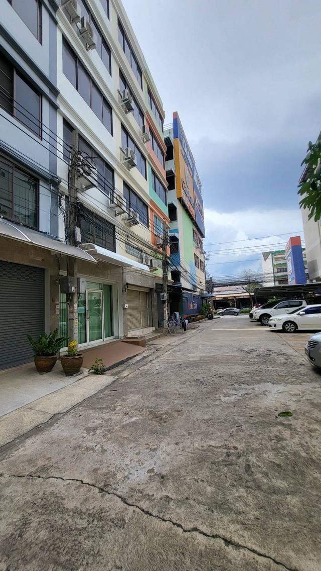 อาคารพาณิชย์ ซอยลาซาล สุขุมวิท 105 4